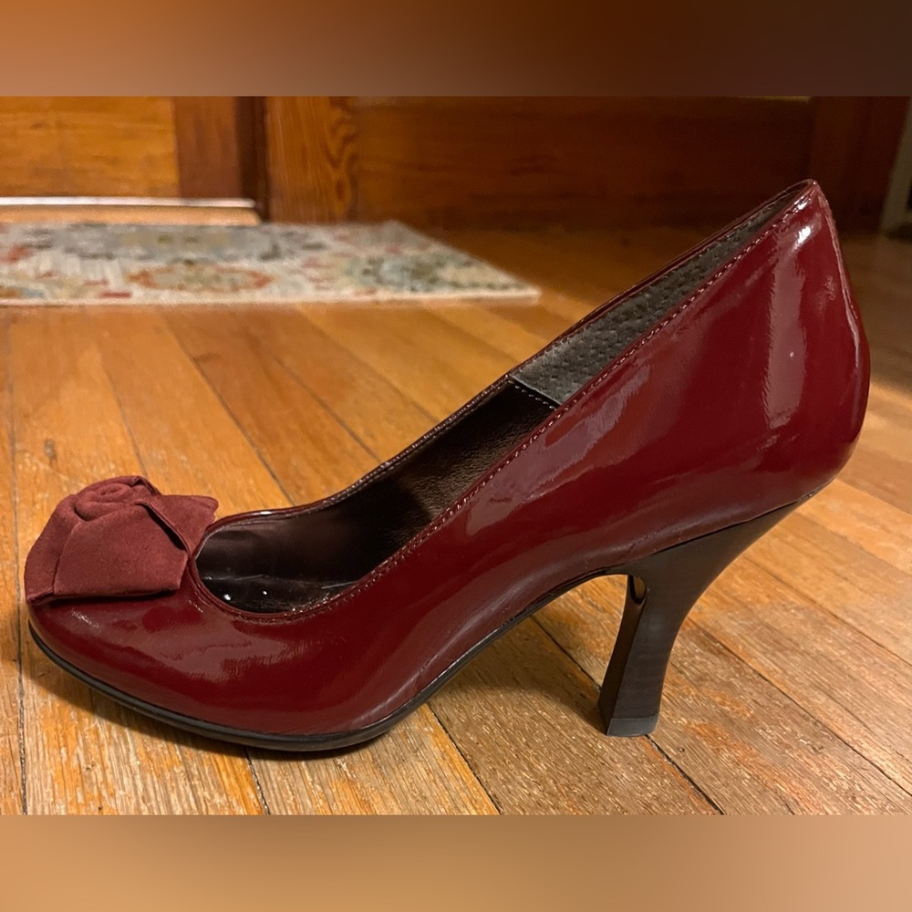 Women’s Sofft heels. Dark red patent leather. Size 8
